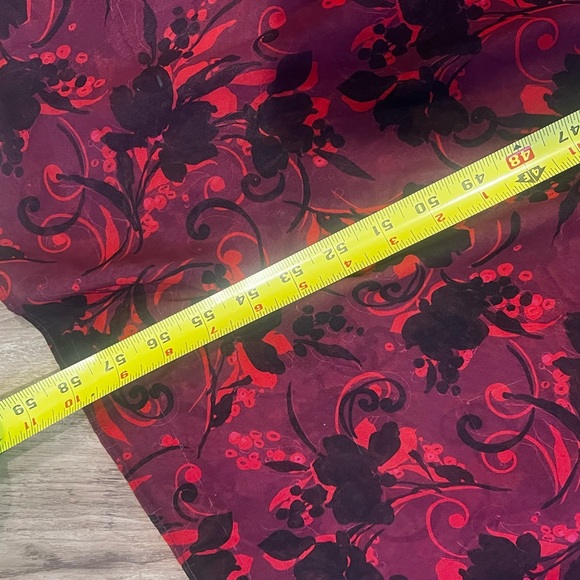 Chic Long Sleeve Floral Dress in Red and Black - Picture 13 of 16